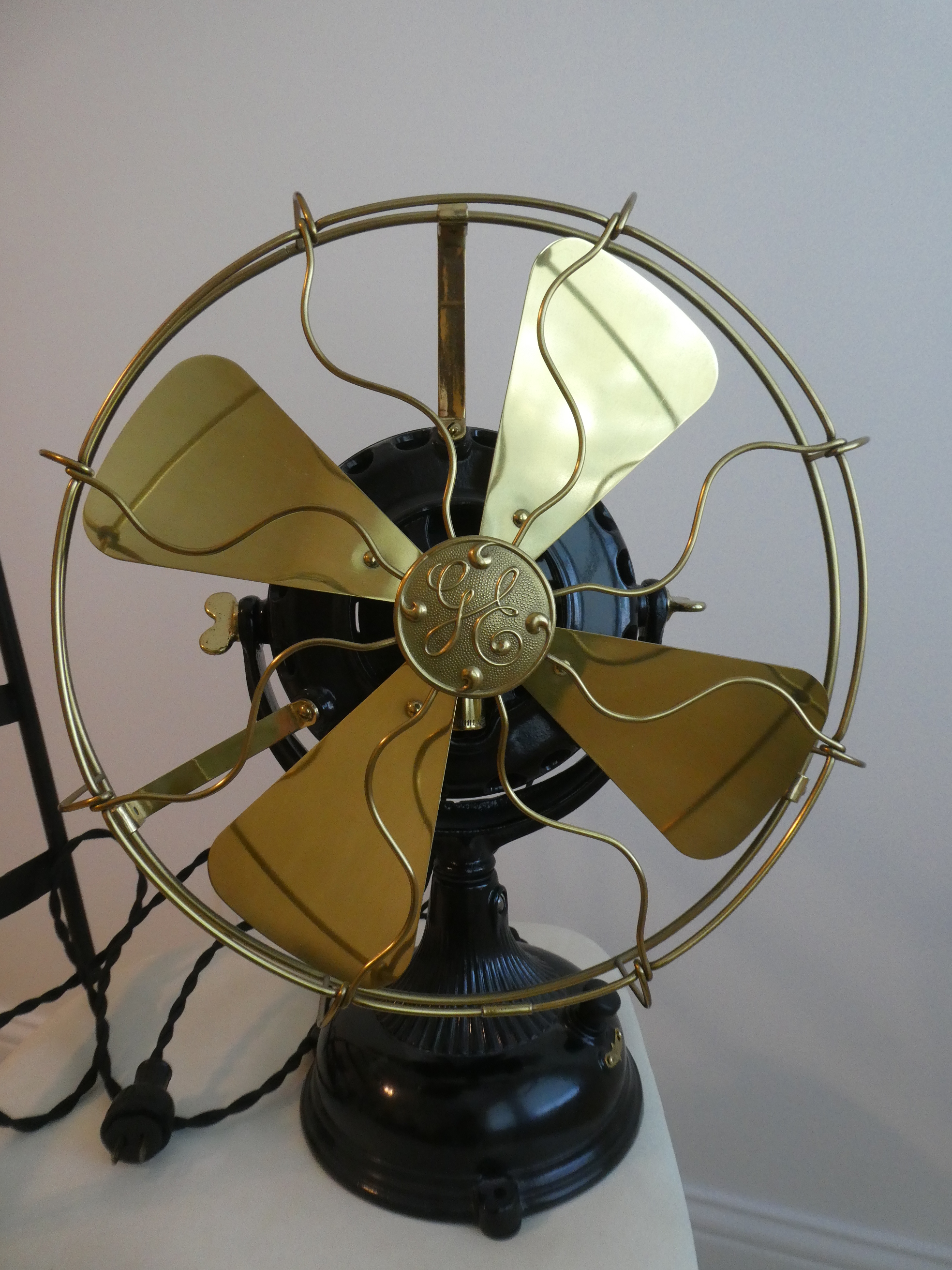 Antique GE General Electric Pancake Motor Brass Blade Electric Fan Type AK 433/BC