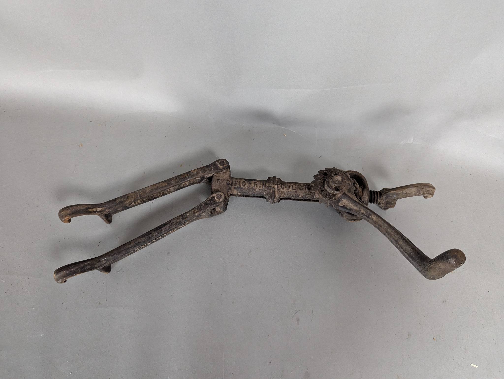 Pacific Rim Tool Junior Antique Cast Iron Tire Spreader
