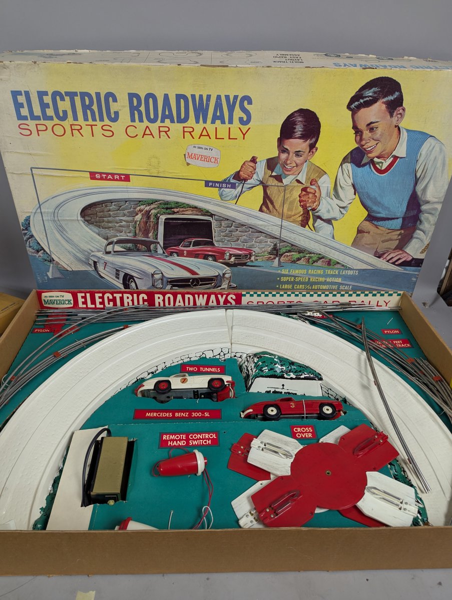 Vintage Model Craft Electric Roadways Sports Car Rally Set Ideal 3900-8 Slot Car Racing