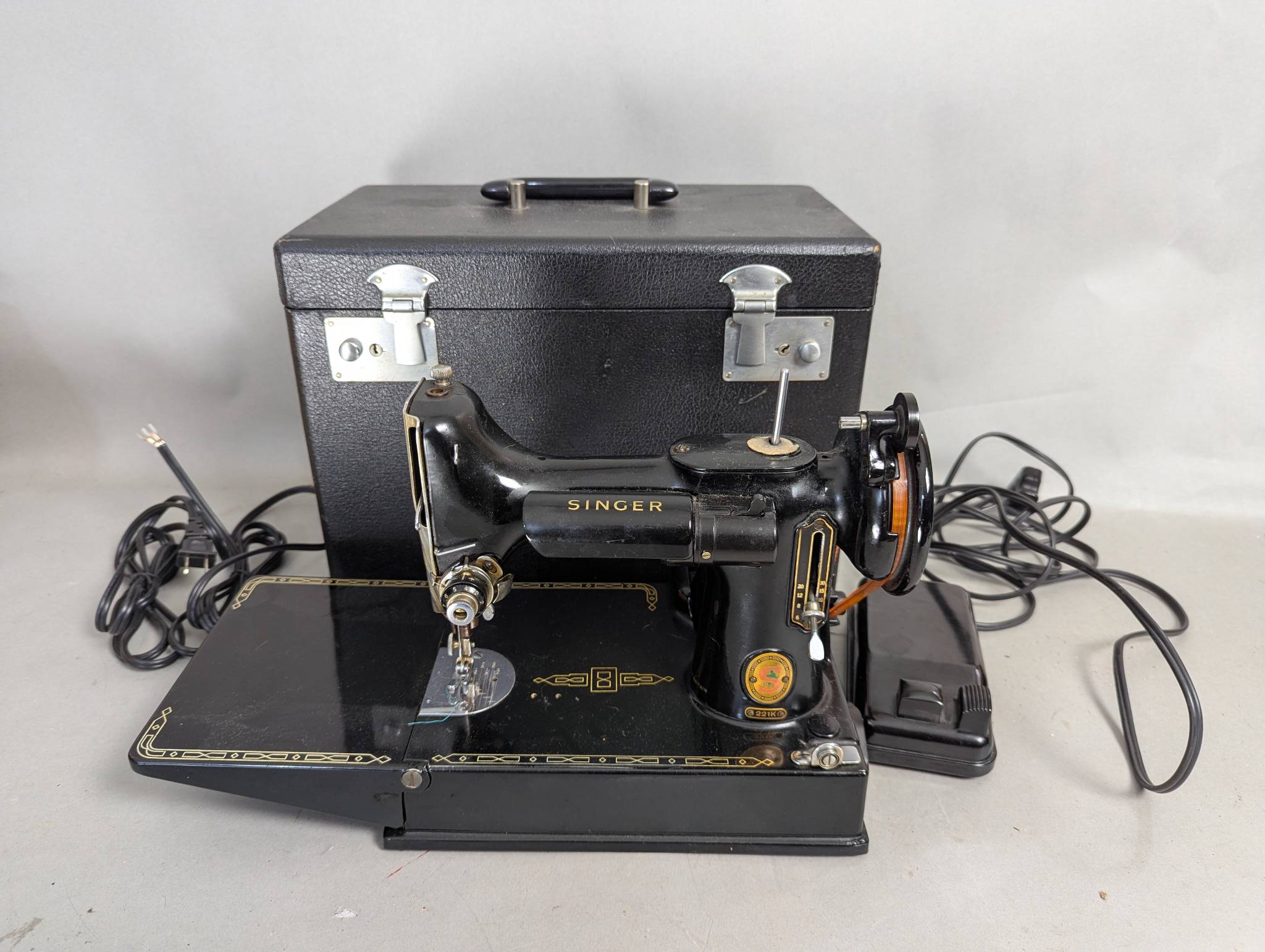 Singer Portable Featherweight Model 221K with Hard Case