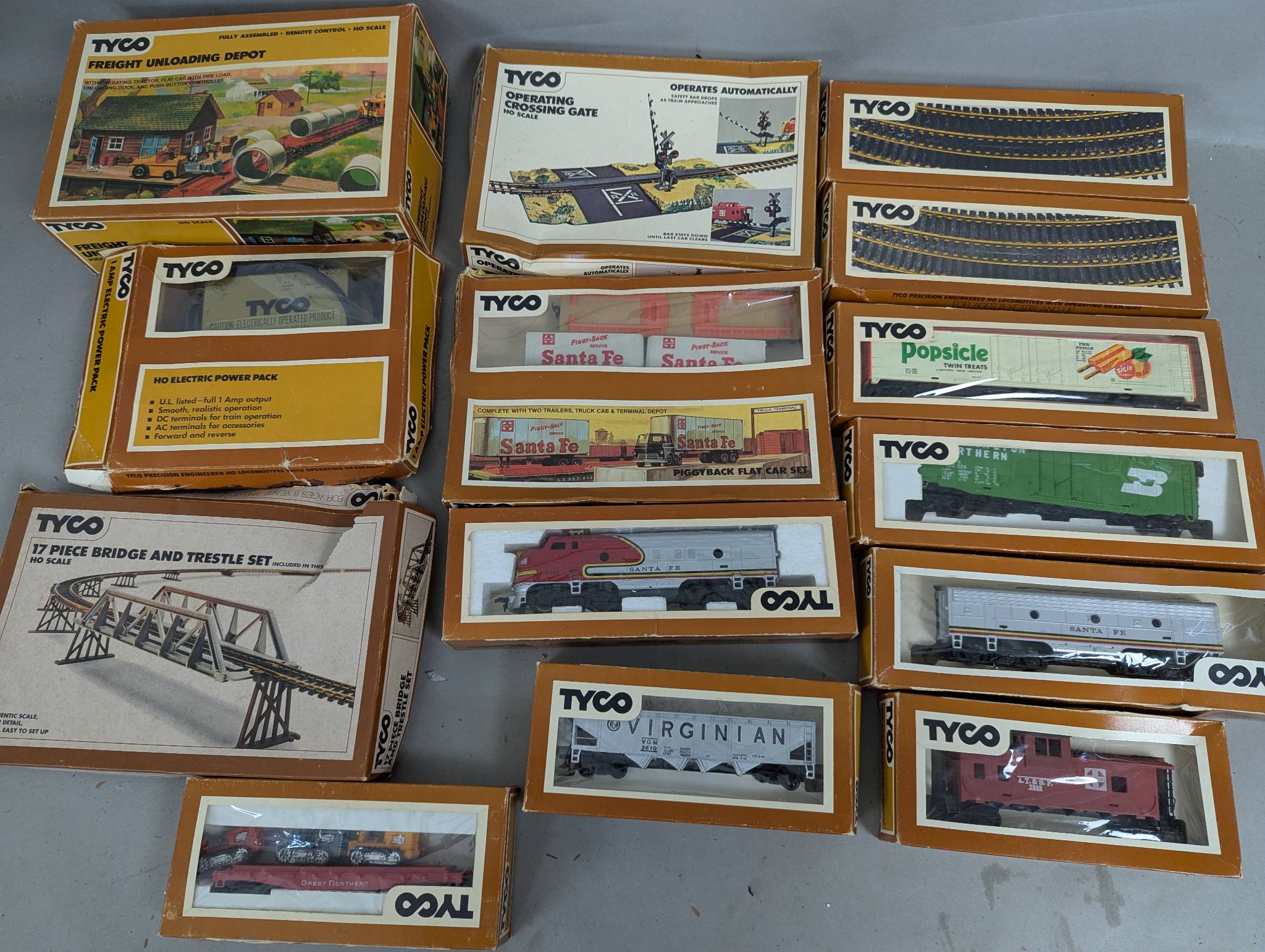 Tyco HO Scale Model Train Items in Original Boxes