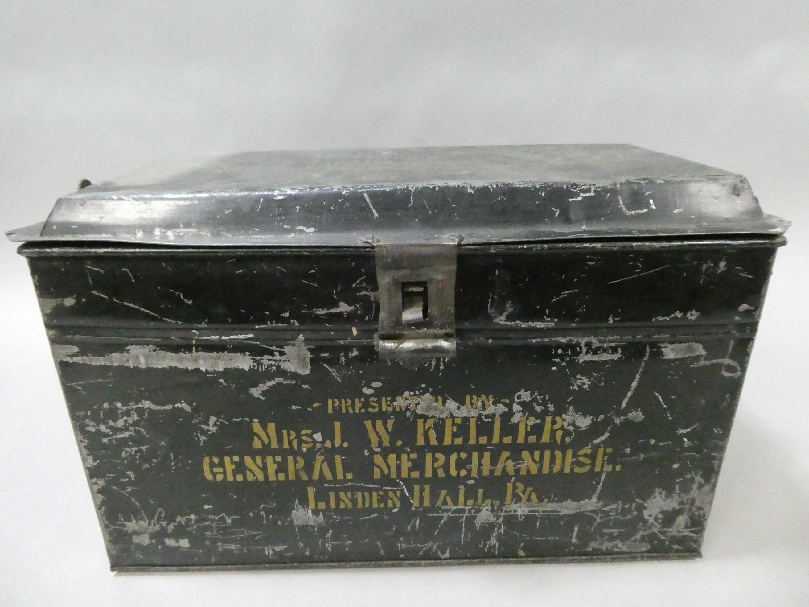 Antique Metal Tuscarora Adv Co Egg Carrier Case w/ Handle