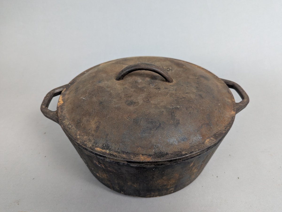 Lodge No 8 Cast Iron Dutch Oven with Basting Lid Vintage Cookware