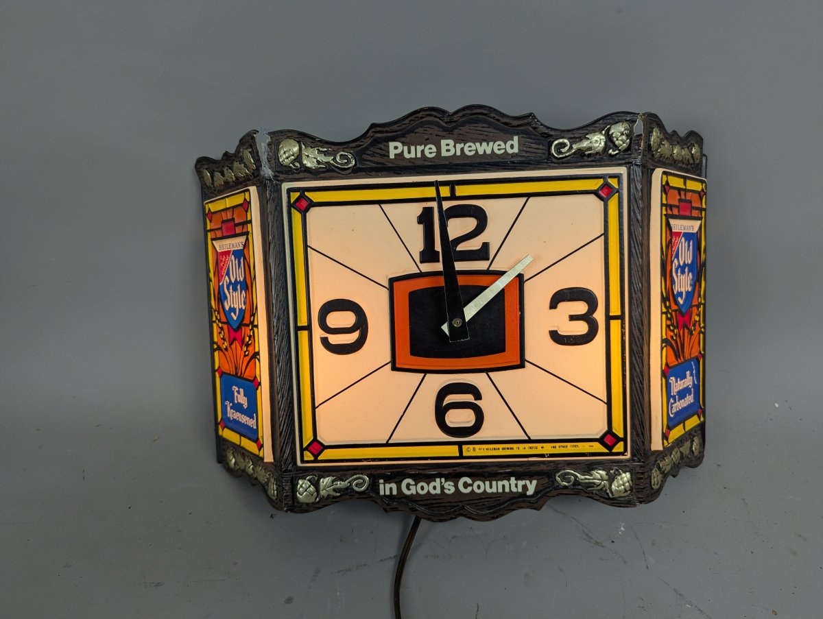 Vintage 1978 Heileman's Old Style Tiffany Lighted Beer Clock Unique Bar Decor