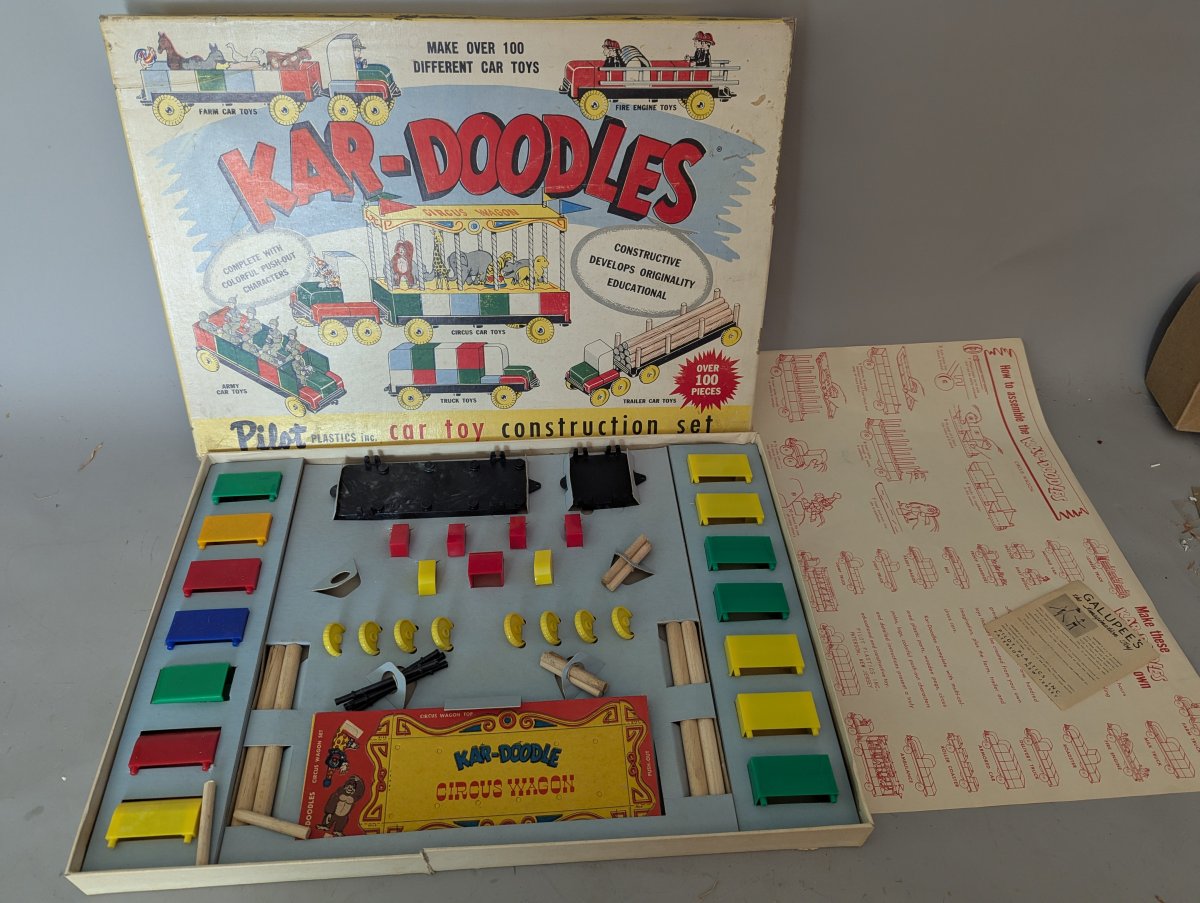 Kar-Doodles Car Toy Construction Set by Pilot Plastics Inc. Vintage Unpunched