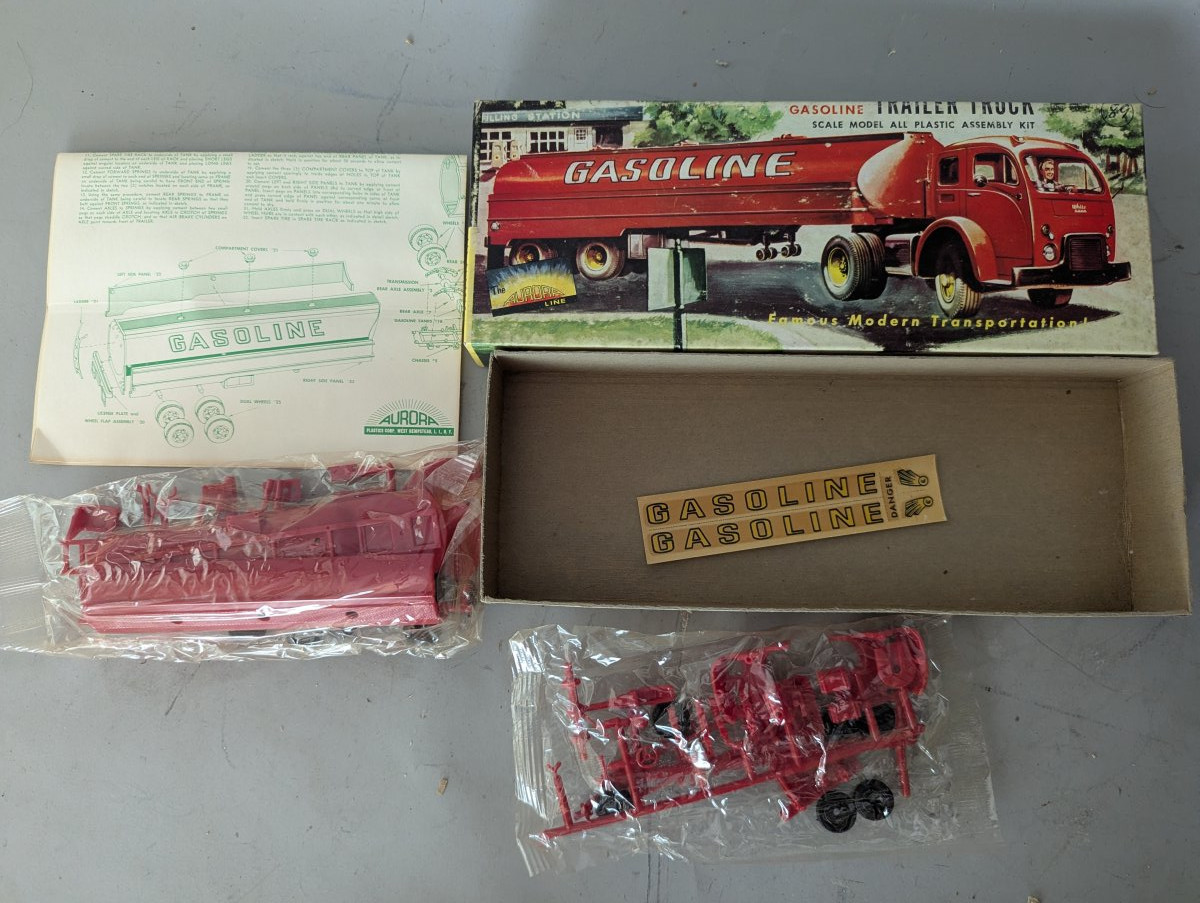 Vintage Aurora 5000 Gal Gasoline Trailer Truck Model Kit No 501-69 New Old Stock