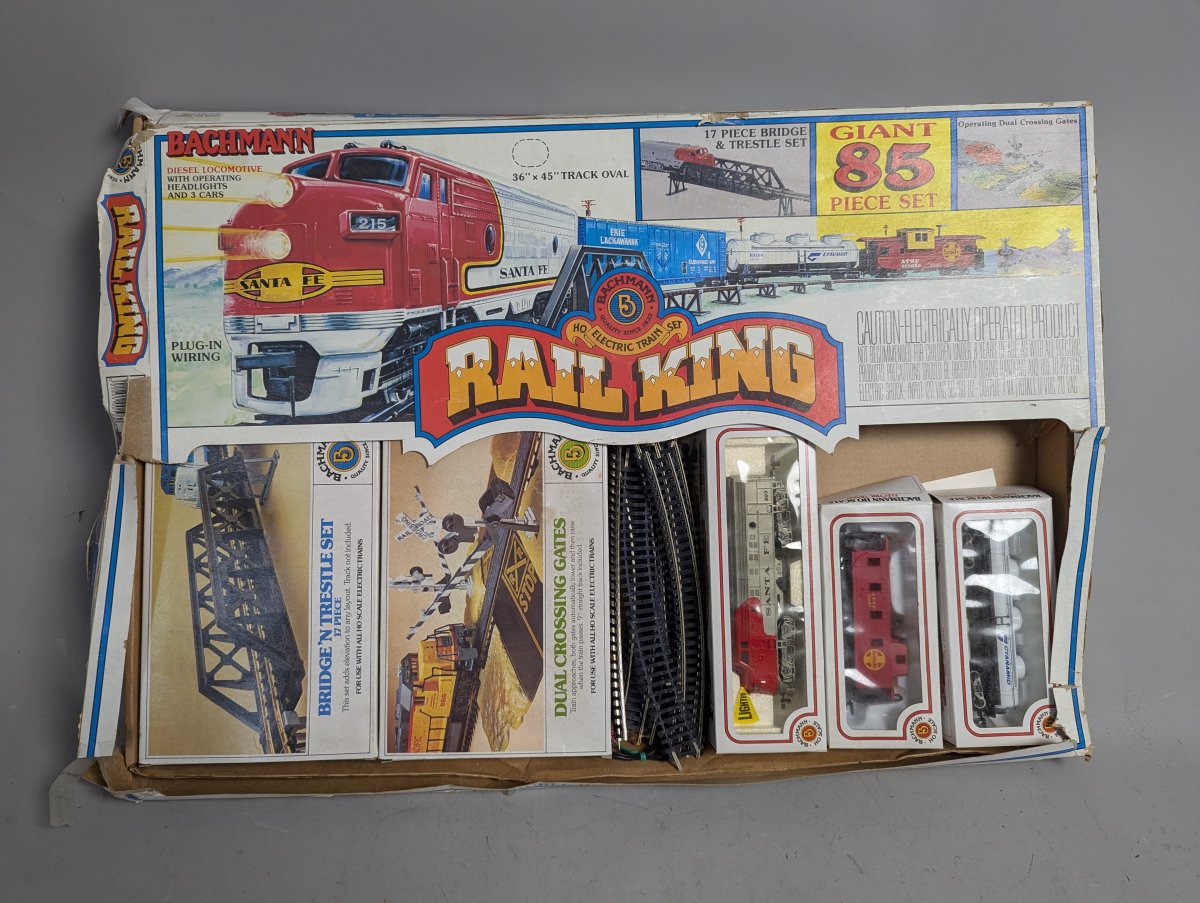 Bachmann Rail King Giant 85 Piece HO Scale Electric Train Set New Old Stock